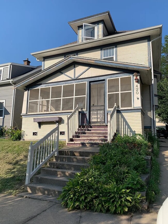 Primary Photo - 420 18th St NE