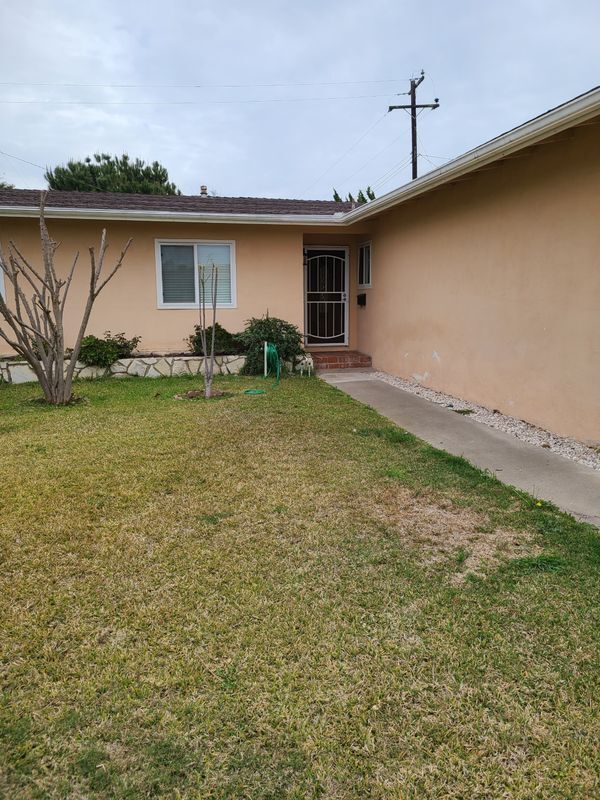 Building Photo - 15720 Rose Ln