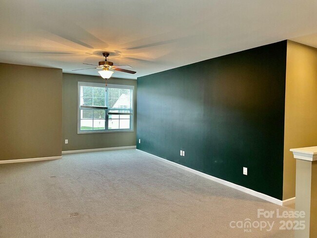 Building Photo - 3044 Spinner Ct