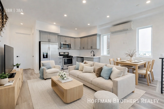 Building Photo - 525 Normandie Ave