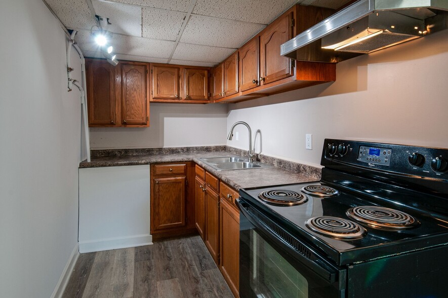 Kitchen 2 - Downstairs - 930 Havenhill Dr
