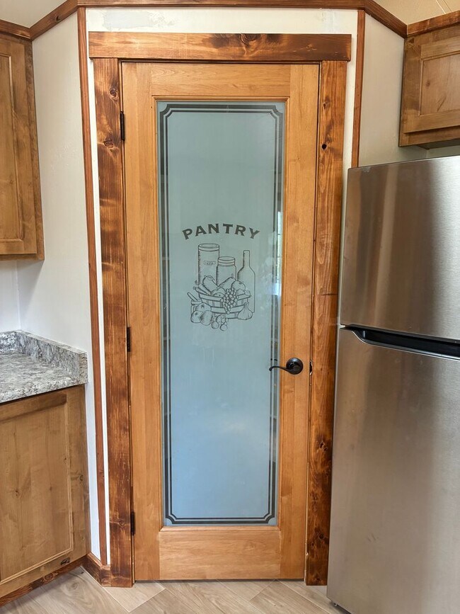 Building Photo - Fully Remodeled 5 Bedroom Home on 1 Acre with Shop, RV Parking & Stunning Views In Shady Cove