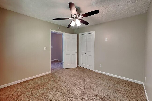 Building Photo - 3940 Camrose Pl