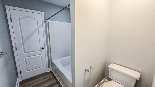 Building Photo - 831 Landing Dr