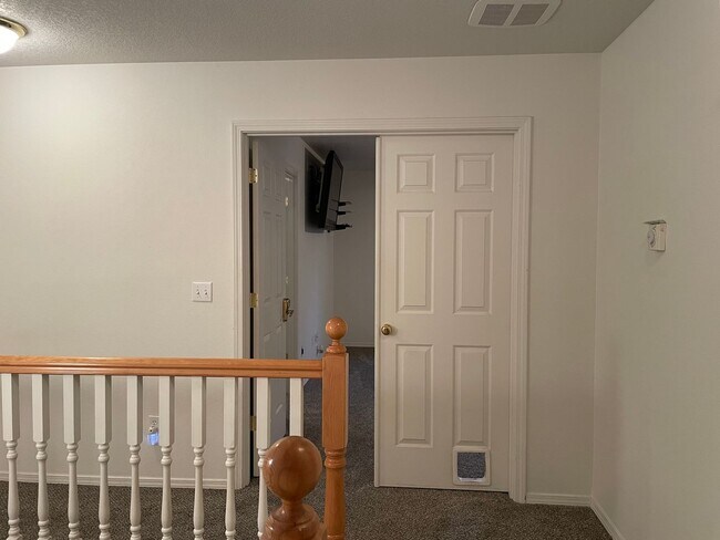 Building Photo - FANTASTIC 4 Bed 2.5 Bath Home in Salmon Creek! HUGE side yard and back yard! Extra large private ...