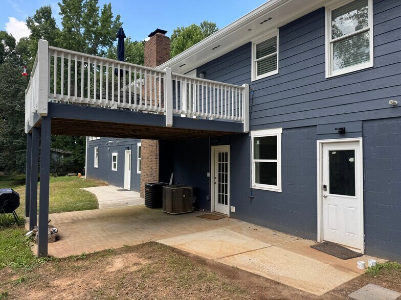Building Photo - 185 Lee Path
