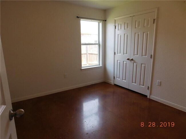 Building Photo - 1202 Cavalry Ln