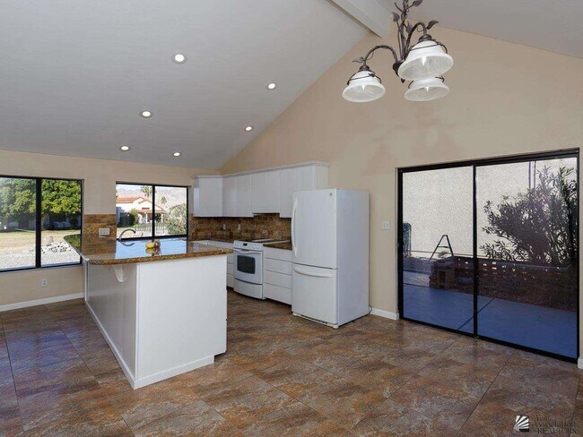 Building Photo - 12538 E Del Rico
