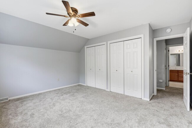Building Photo - 472 Hillside Dr