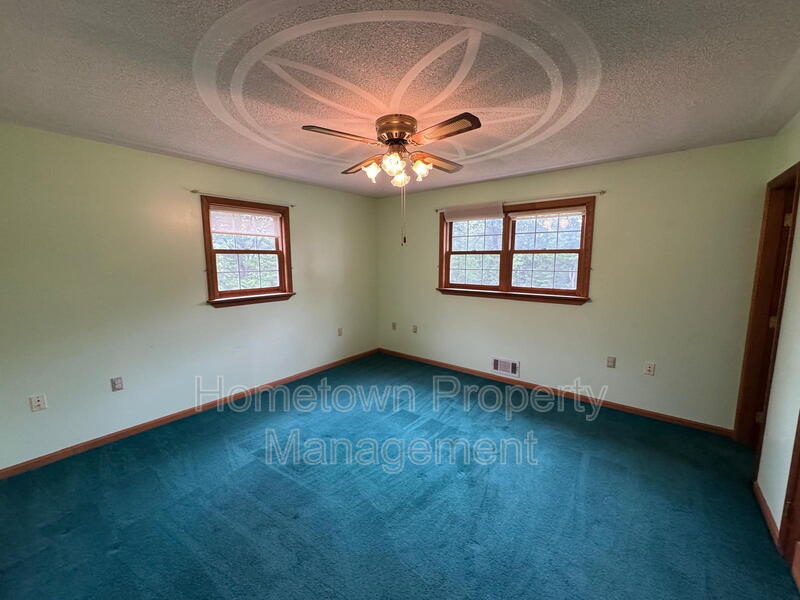 Building Photo - 115 Sandy Hollow Church Rd