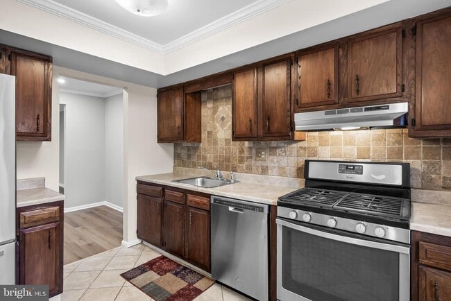 Building Photo - 13 Hopewell Ln
