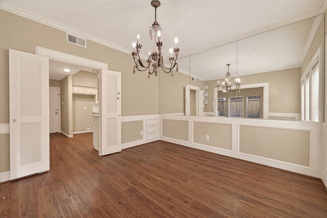 Building Photo - 2413 Potomac Dr