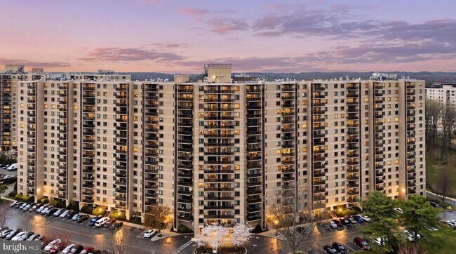 Building Photo - 203 Yoakum Pkwy