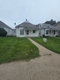Building Photo - For Rent: Cozy 2 Bedroom, 1 Bathroom Singl...