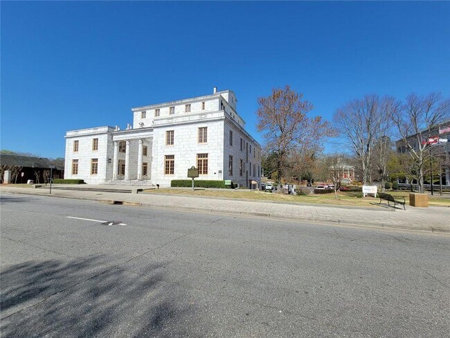 Building Photo - 251 Archer St