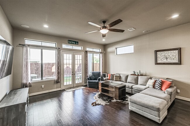 Building Photo - 5840 Darling St