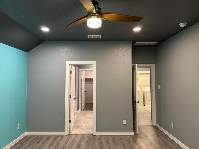 Building Photo - 305 Lewisville Ln