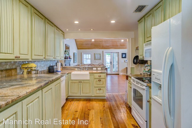 Building Photo - 3 br, 2 bath House - 104 Mershon St.