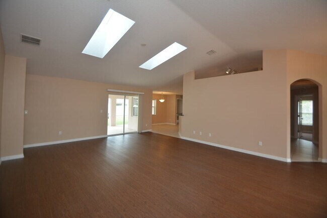 Building Photo - 27 Porcupine Dr