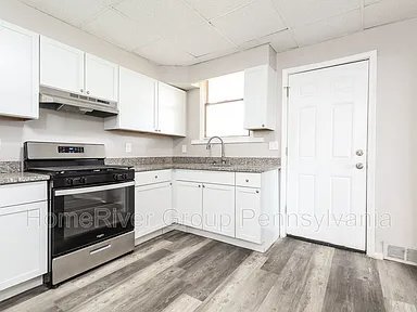 Building Photo - 2712 Versailles Ave
