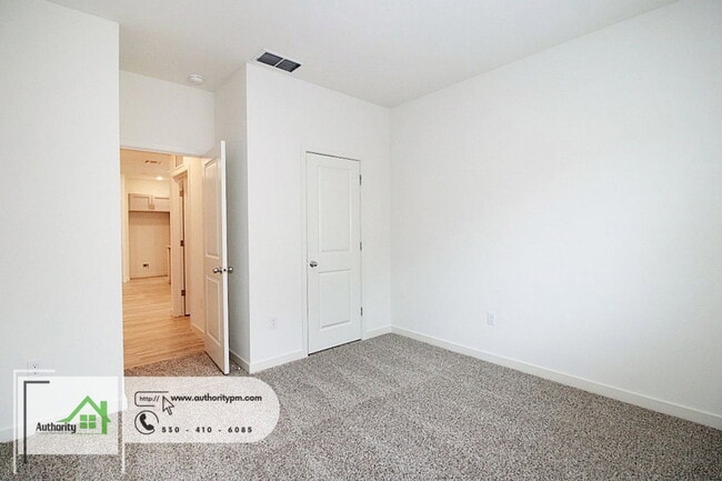 Building Photo - 2843 Hopkins Ave