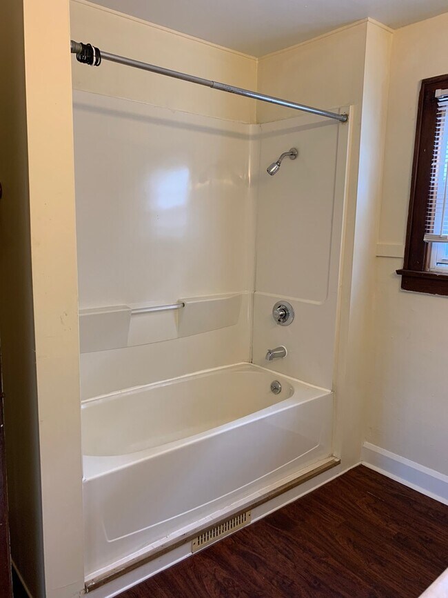 Building Photo - 1324 Salt Springs Rd