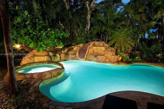 Building Photo - 1051 NE 89th St