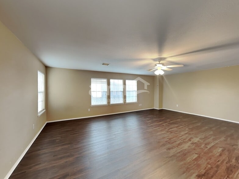 Building Photo - 9618 Lasbury Dr