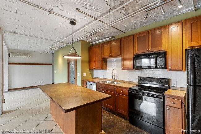 Building Photo - 78 Watson St