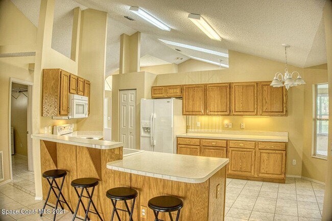 Building Photo - 805 Crossbow Dr