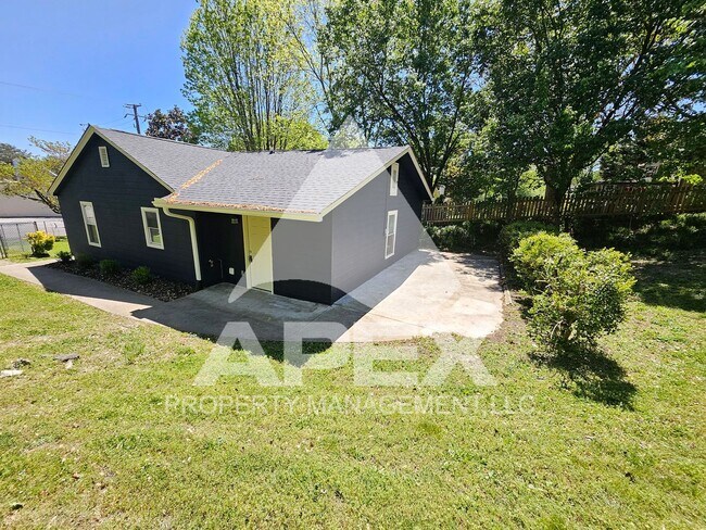 Building Photo - 915 Forsythe St