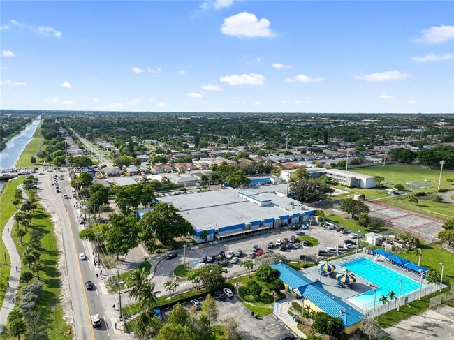 Building Photo - 2871 N Oakland Forest Dr