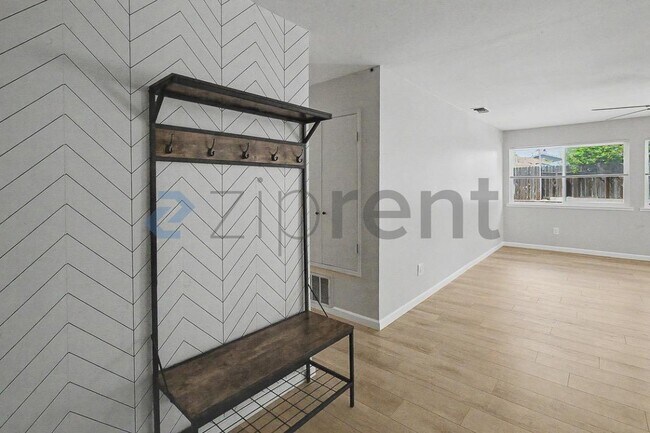 Building Photo - 2307 N Cirby Way