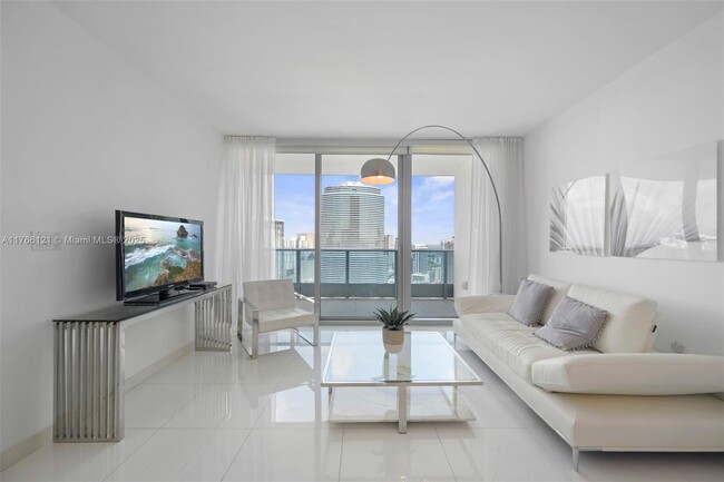 Primary Photo - 200 Biscayne Blvd Way