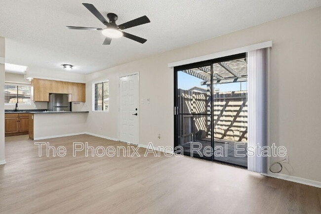 Building Photo - 286 W Palomino Dr