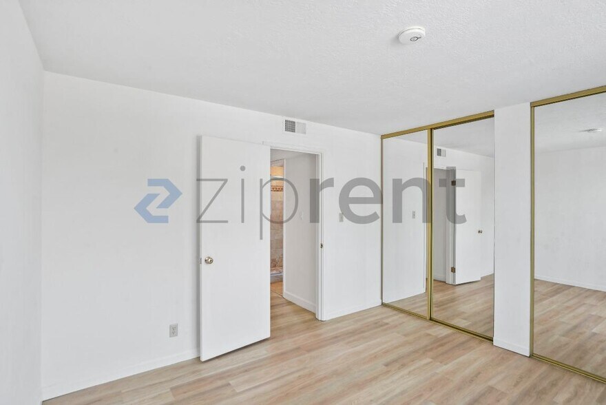 Building Photo - Unit 103