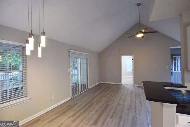 Building Photo - 571 N Fairfield Dr