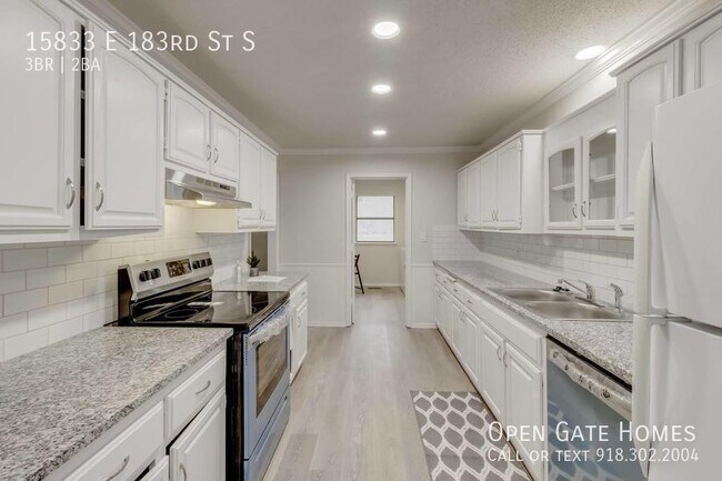 Building Photo - 15833 E 183rd St S