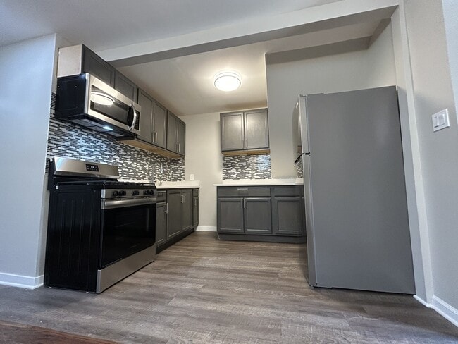 Building Photo - 4834 N Ridgeway Ave