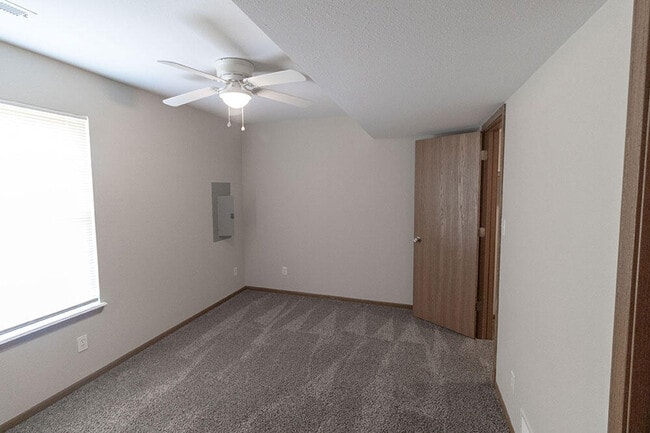 Building Photo - 3611 Zinnia Dr