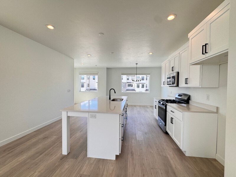 Building Photo - 864 W 900 S