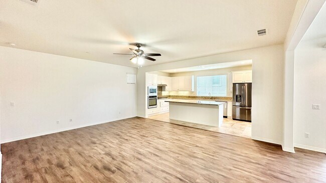 Building Photo - Beautiful, Stand Alone Condo in Resort-lik...