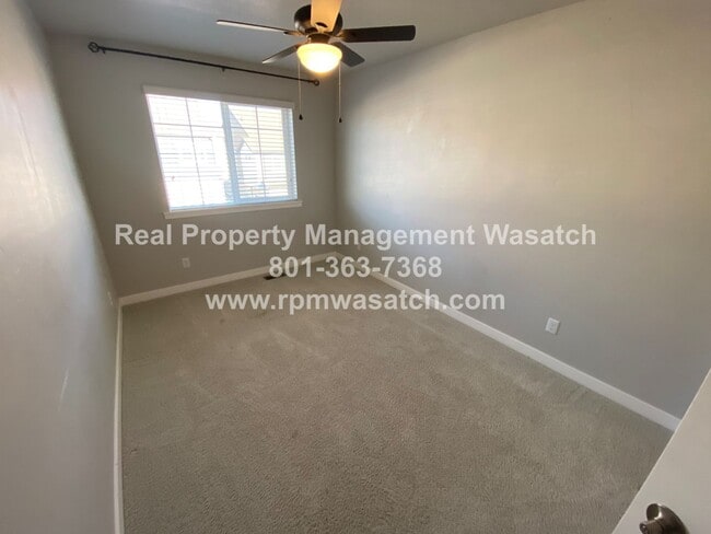Building Photo - Beautiful 3 Bed, 4 Bath Townhome with 2-ca...