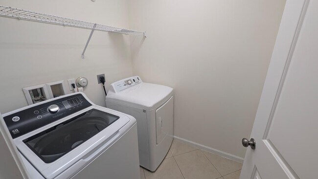 Building Photo - 4153 Cascada Cir