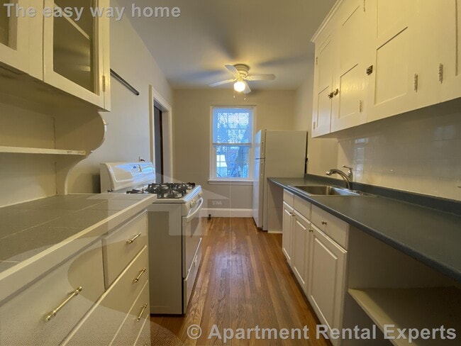 Building Photo - 119 College Ave