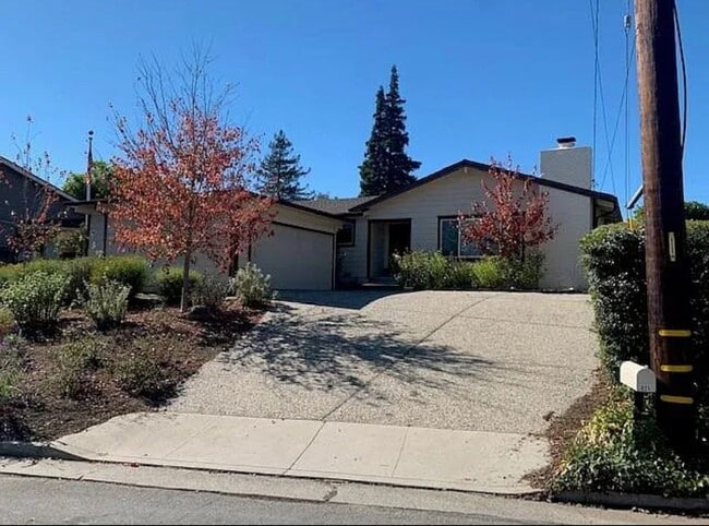 Primary Photo - Beautiful 4 Bedroom Home in Santa Cruz