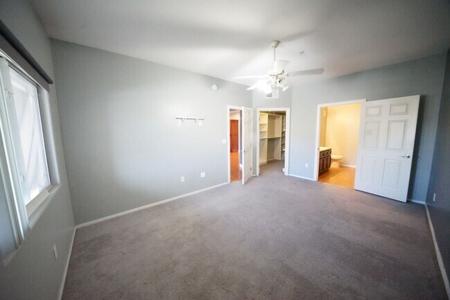 Building Photo - 2291 W Horizon Ridge Pkwy