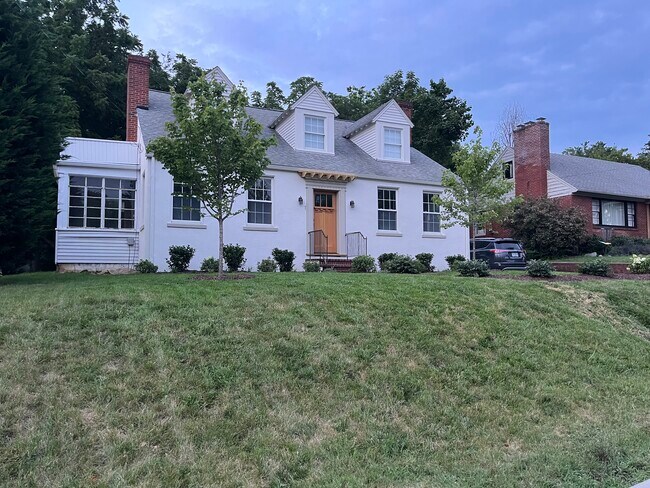 Building Photo - 72 Maplehurst Ave
