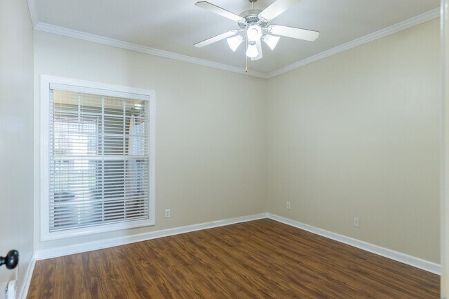 Building Photo - 4004 Grey Oak Dr