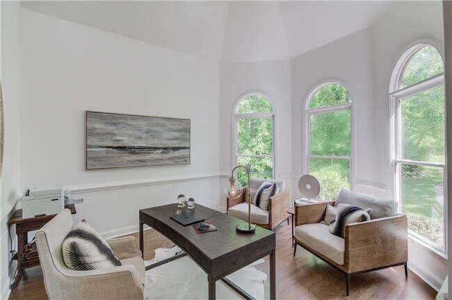 Building Photo - 2870 Roanoke Rd